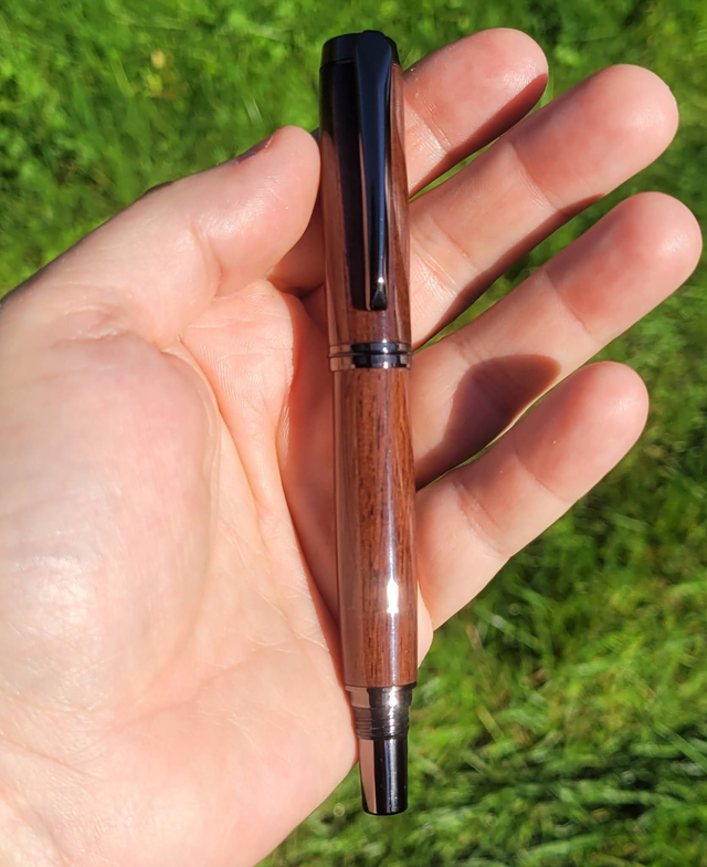 Stylo roller gun métal Gentleman en palissandre de Madagascar