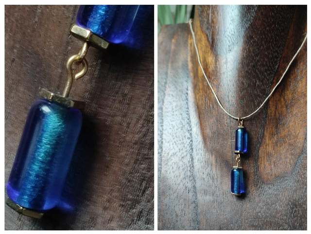 Z-Collier pendentif en verre bleu Klein monté sur fil de lin avec chaîne d&#039;extension en acier inoxydable doré, pièce unique 