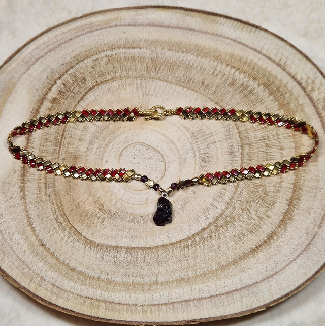 Ras du Cou Fin Grenat / doré 