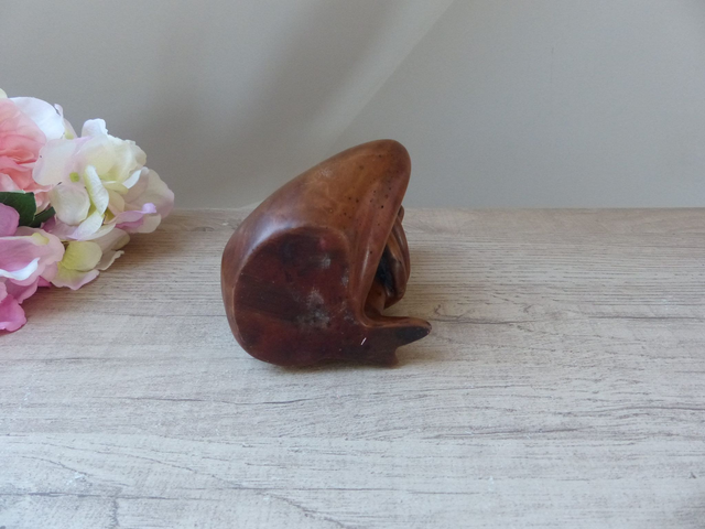 Sculpture Vintage Femme Nue en Résine Marron – Figurine Stylisée Assise – Objet d’Art Déco ou Presse-Papier – Cadeau Élégant