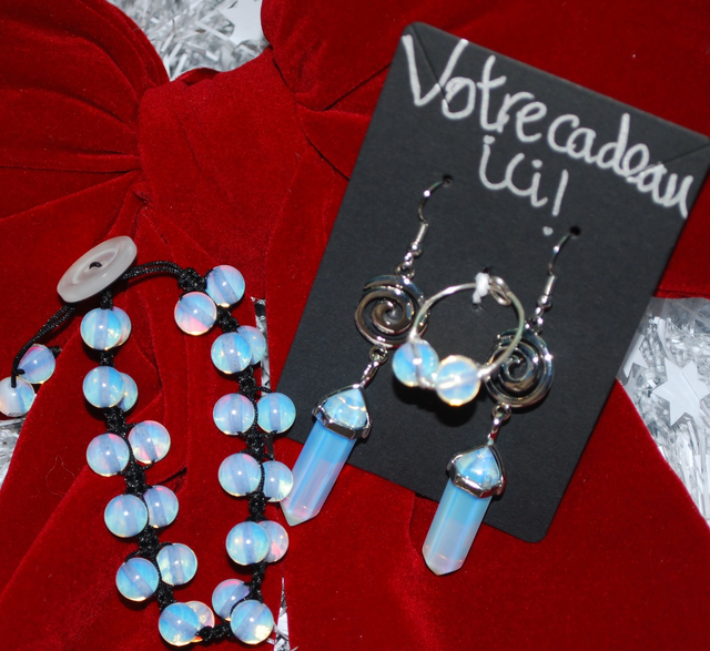 Le bracelet en opale noble acheté = une bague et une paire de boucle d&#039;oreille offerte !