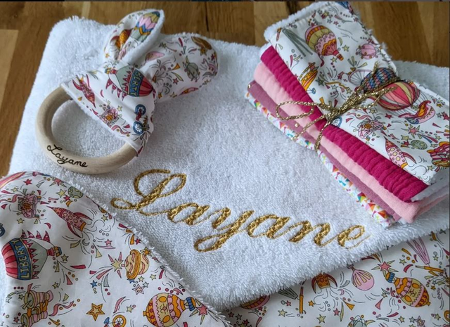 0PTION BRODERIE du prénom sur Cape de bain