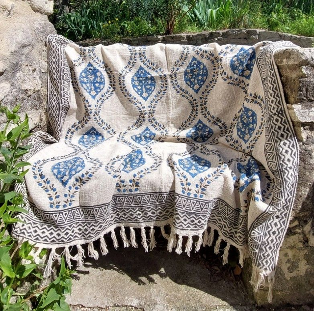 Jeté, plaid naturel en coton tissé et imprimé à la main avec teintures naturelles