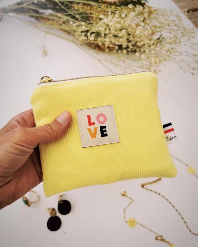Pochette ROMY &quot;LOVE&quot; velour jaune