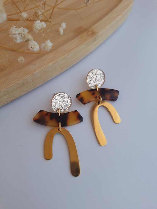 Boucles d'oreilles asymétriques paillettées rectangles courbés acétate