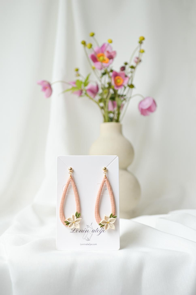 Jesenski uhani s cvetlico 