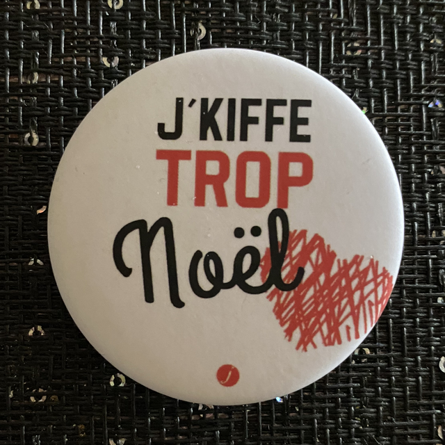 Badge Noël 45mm « j’kiffe trop Noël »