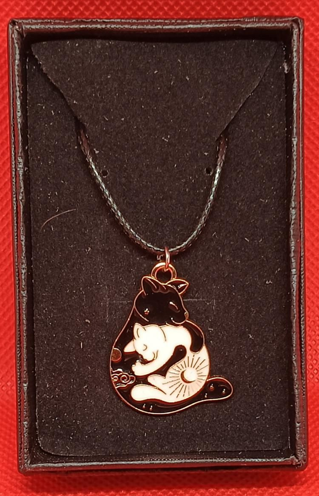Enamel Black &amp; White Cats Pendant Necklace.