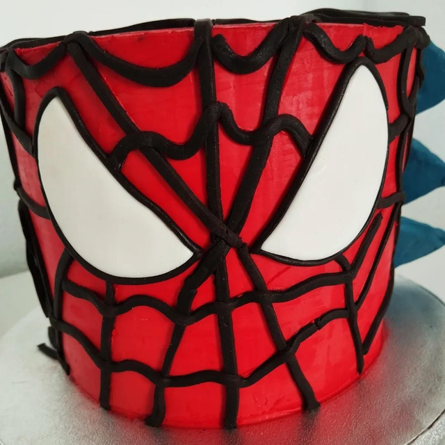 Gâteau spiderman 10-12 personnes 