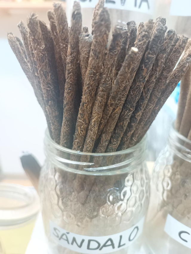 Incienso de sándalo artesano