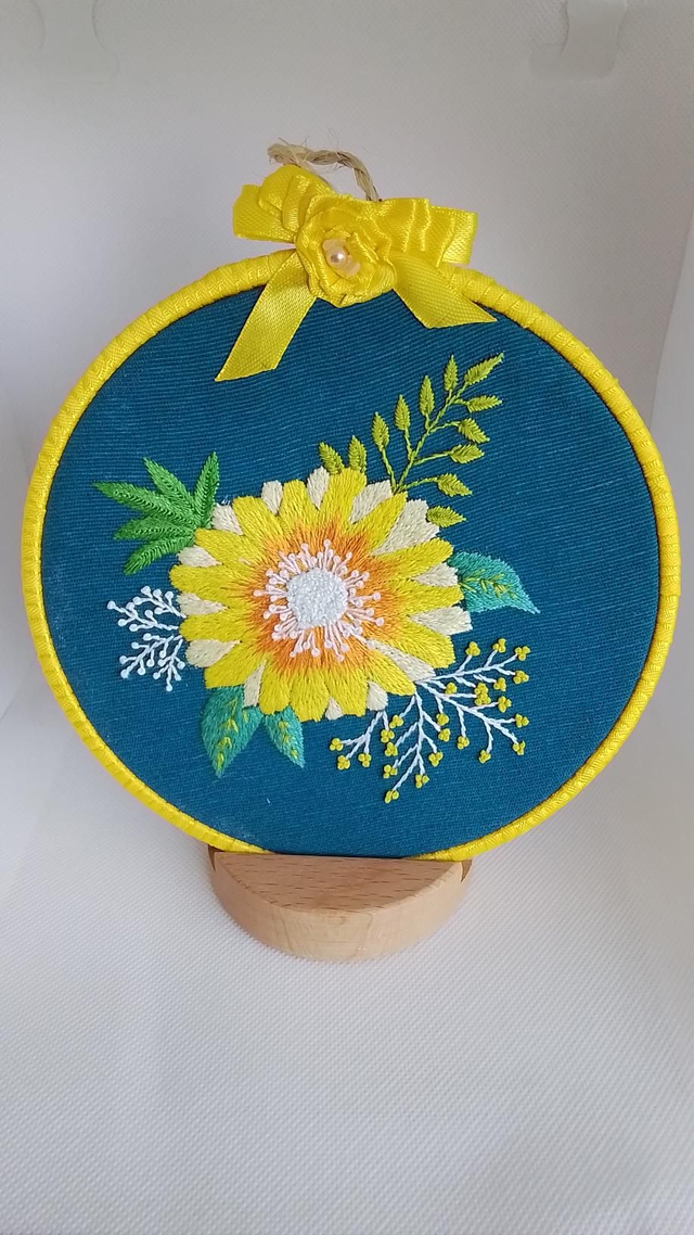 Broderie fleur et pistils