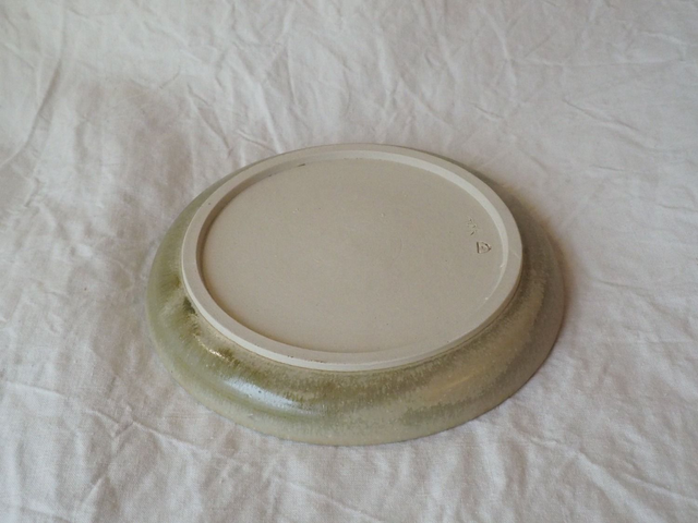 Assiette vert sombre