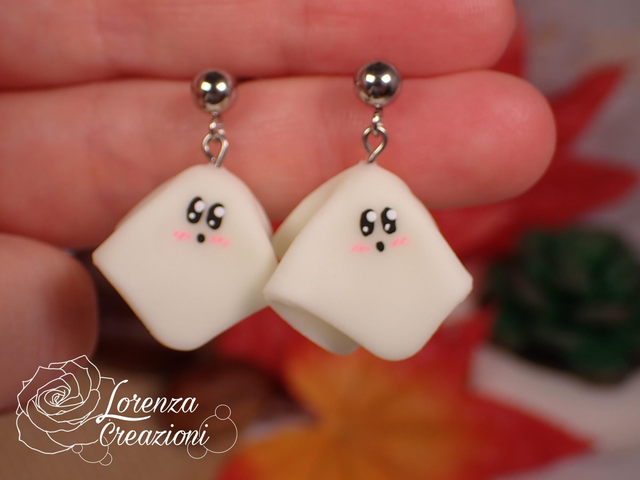 Orecchini pendenti artigianali fantasmini guance rosa che si illuminano al buio, fluorescenti, modellati e dipinti a mano in argilla polimerica