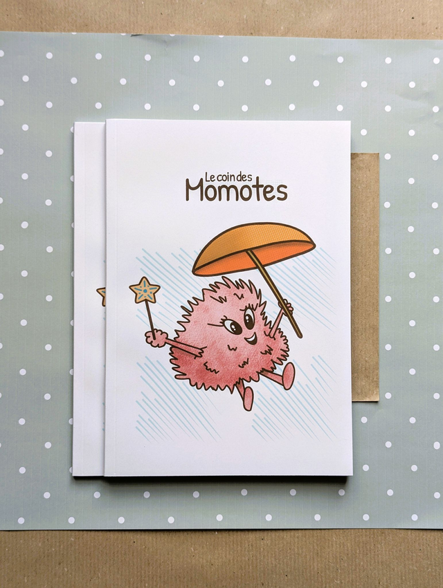 Carnet A5 illustré - Momote en plein vole fond bleu