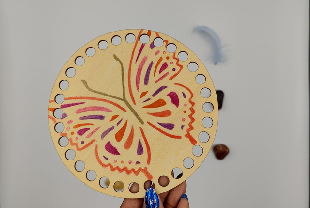Base en bois rond 15cm dessin papillon, accessoires diy pour création crochet ou macramé