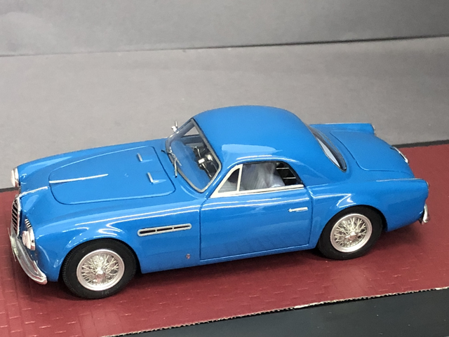 Alfa Romeo 6C 2500 SS Supergioiello Ghian Coupe Blau Matrix 1:43