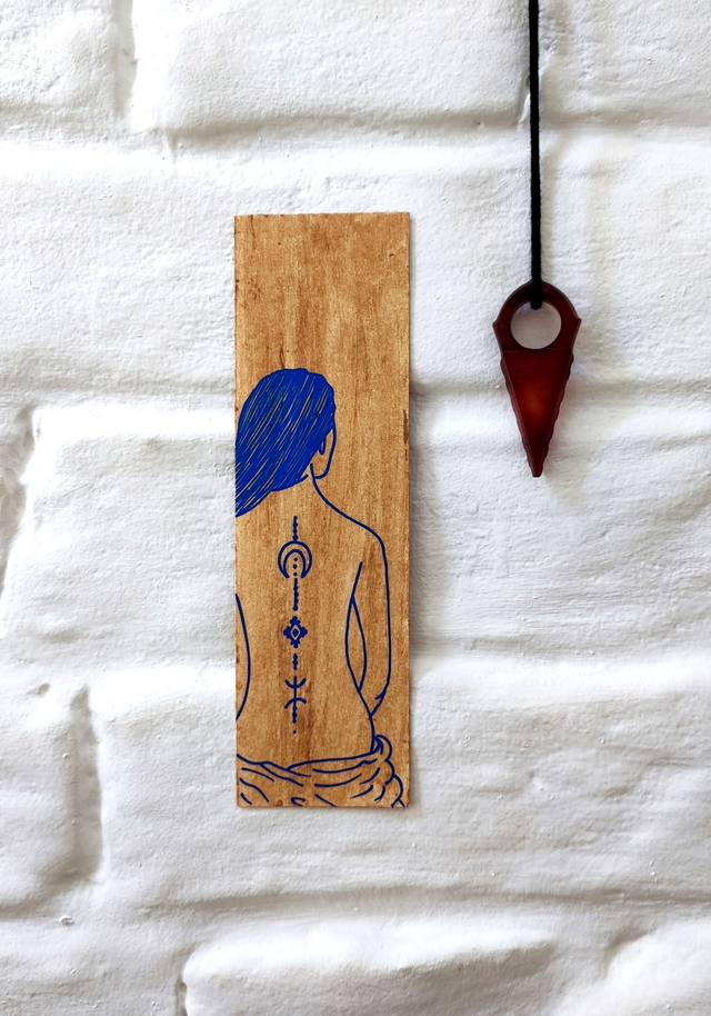 Femme au dos tatoué