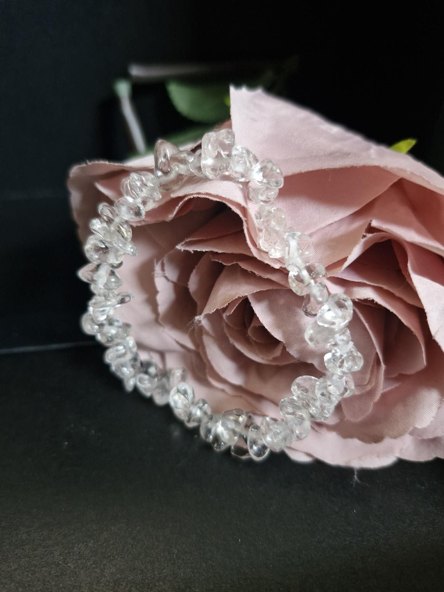 Clear quartz crystal chip bracelet 