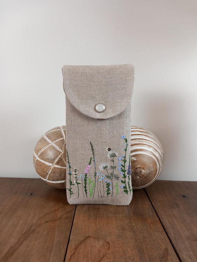 Étui à lunettes ou pochette téléphone lin brodé  "abeille Fleurs"