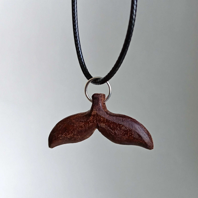 Pendentif queue de baleine ronde