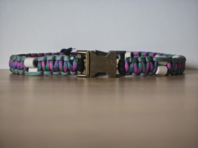 Collier en paracorde avec attache métallique Grande (NON Réglables)