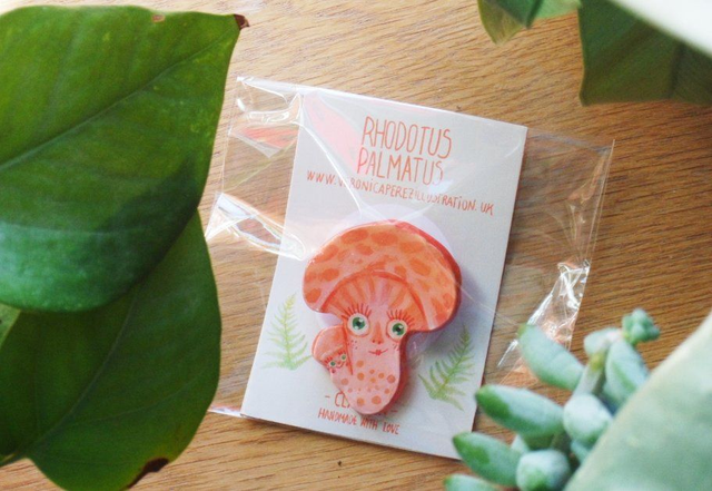 Rhodotus Palmatus - Mushroom brooch 