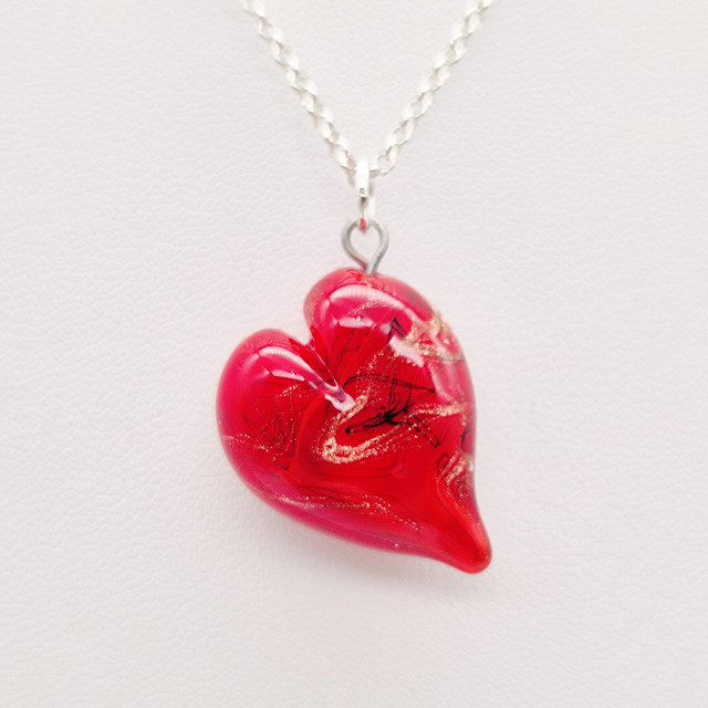 Pendentif Cœur rouge avec fil noir et aventurine dorée 3
