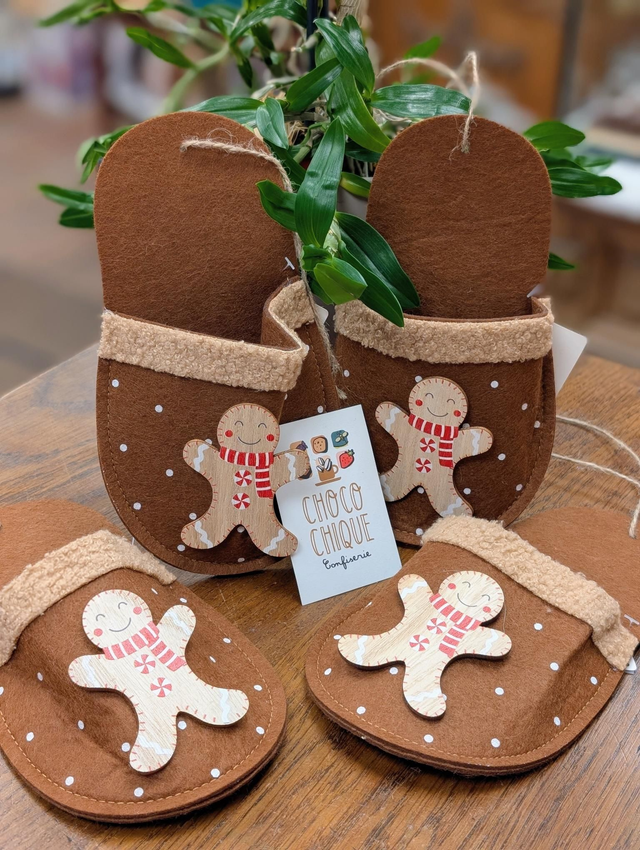 Chausson en feutrine avec bonhomme 