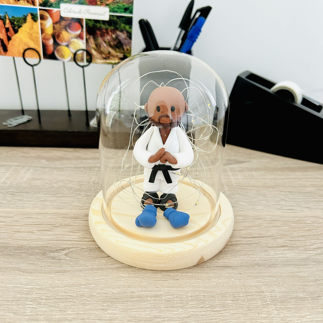 Cloche lumineuse le paisible karatéka