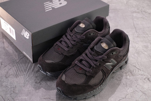 New Balance NB 2002R, total black