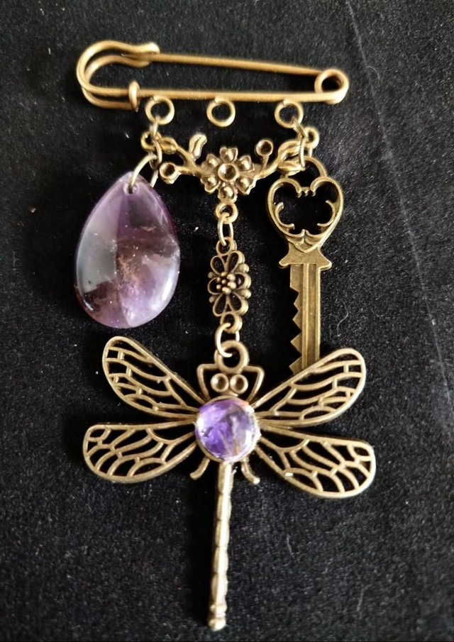 Broche améthyste et statice