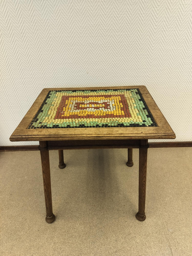 Vanha mosaiikkipöytä #072