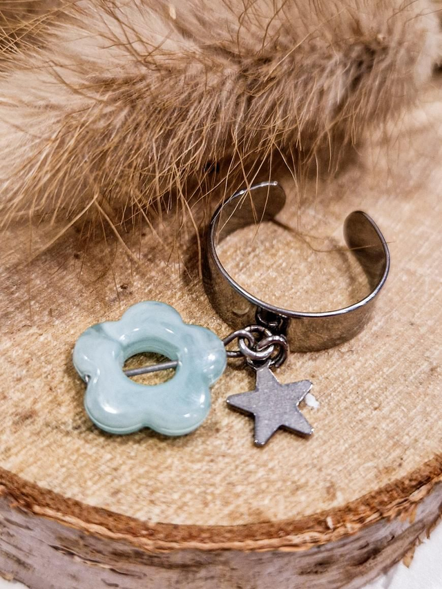 Bague breloques "Fleur et étoile" - Modèle argenté et bleu