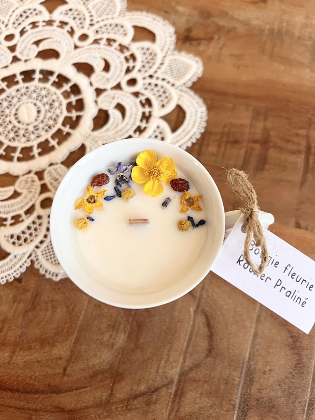 🎄 Bougie Rocher praliné - tasse à café "bas-relief"