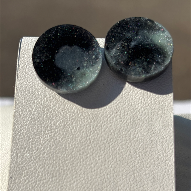Boucles clous epoxy