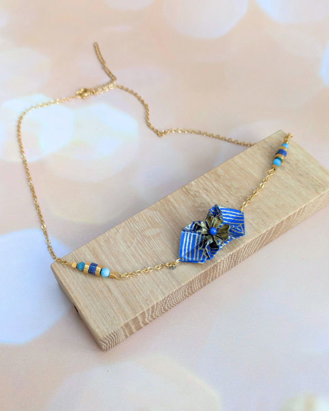 Collier origami Nymphéa Bleu lapis lazuli – Bijou unique et élégant -
