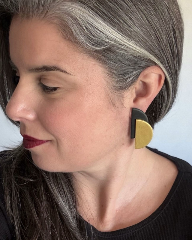 Semicírculos negro y dorado