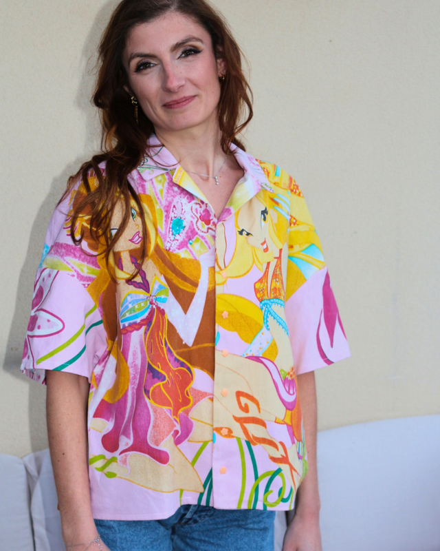 ✨ Chemise upcyclée oversize – Édition Winx Enchantix (Rose) ✨