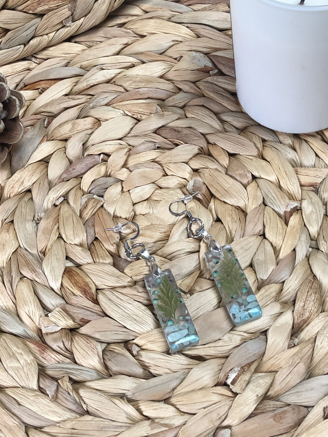 Boucles d'oreilles Cybèle - feuille et pierres bleues