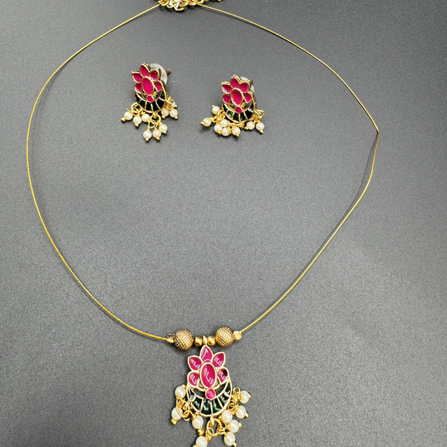 Invisible chain with ear rings pink 