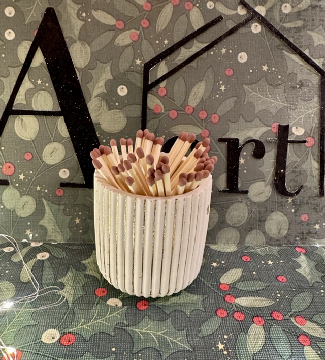 MATCH POT WITH STRIKER