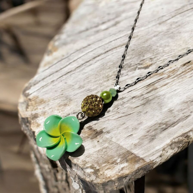 Collier acier inoxydable et cristal vert et jaune fleur