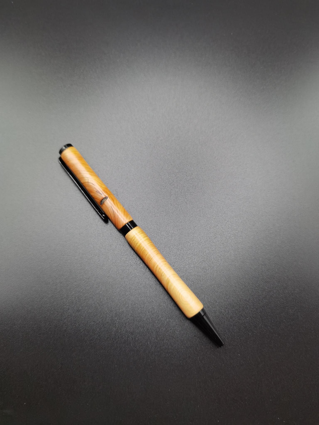 Stylo en bois de Cade