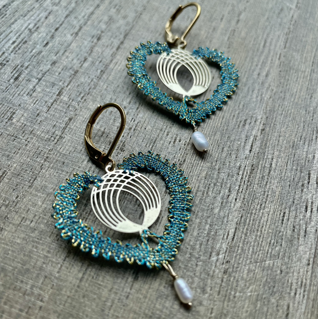 Boucles d’oreilles « coeur » bleu et or