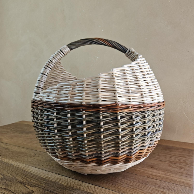 Panier boule en osier brut et blanc
