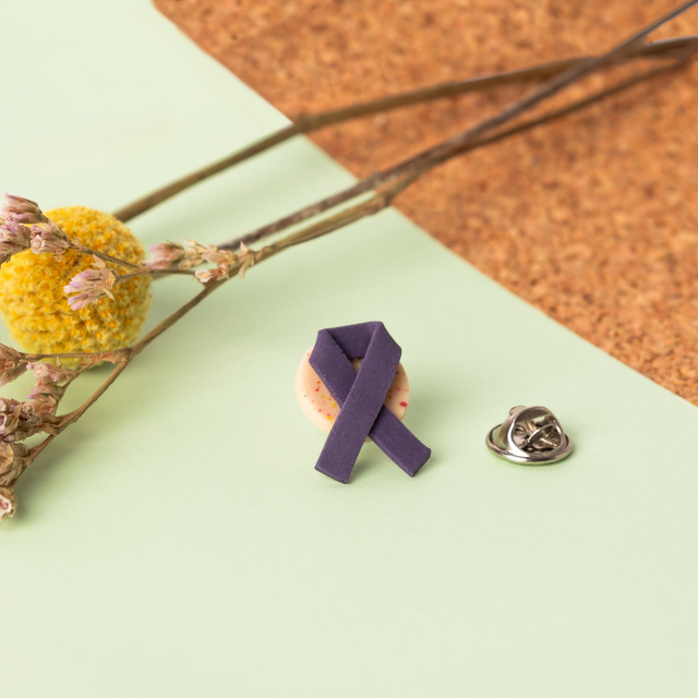 Awareness Anstecker – Hodenkrebs (Dunkel-Lila)