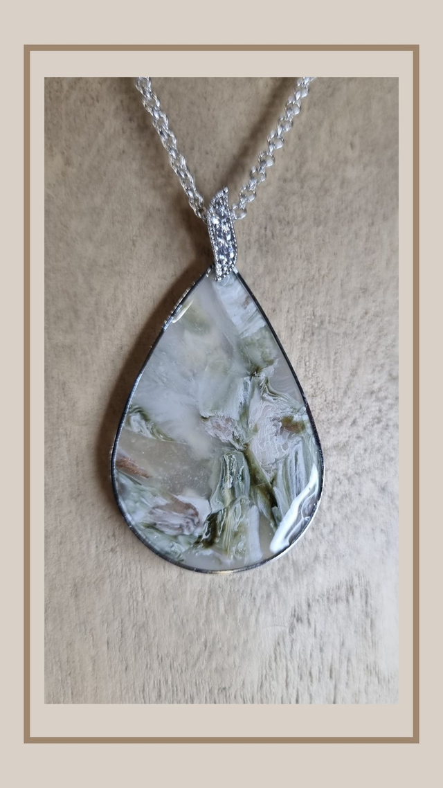 Collier Fausse pierre naturelle goutte 