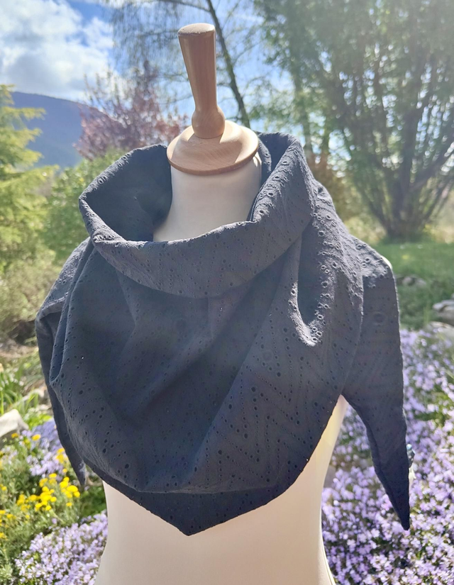 Chèche broderie chevrons noirs 