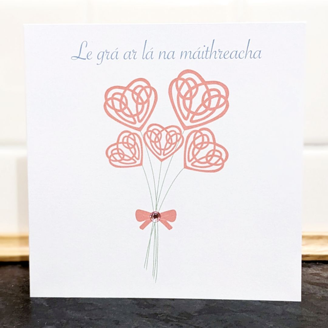 Le grá ar lá na máithreacha