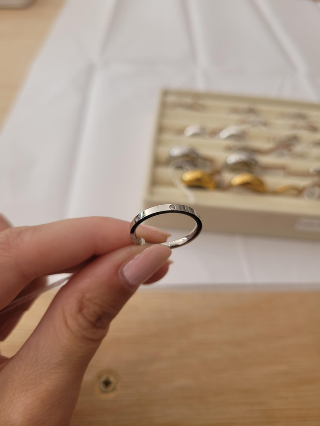 Stainless steel dainty 6 stone cubic zirconia ring - Size J - SL-066